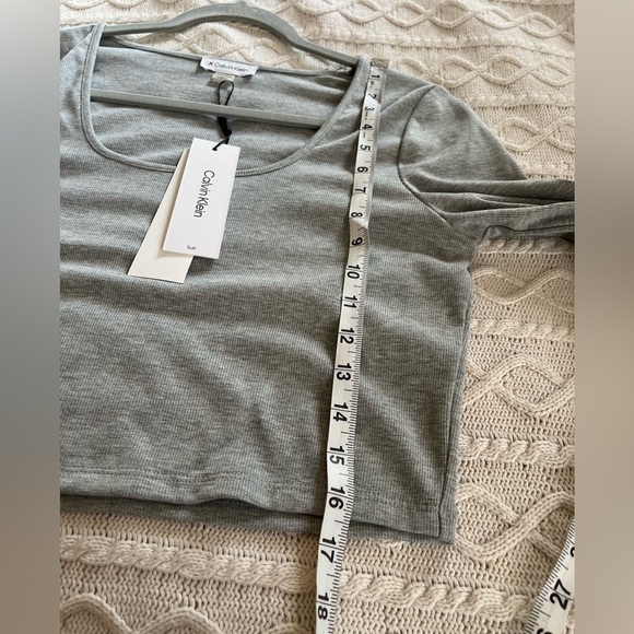 NWT Calvin Klein Gray Long Sleeve, Cropped Top, Slim, women’s size large - Picture 12 of 13